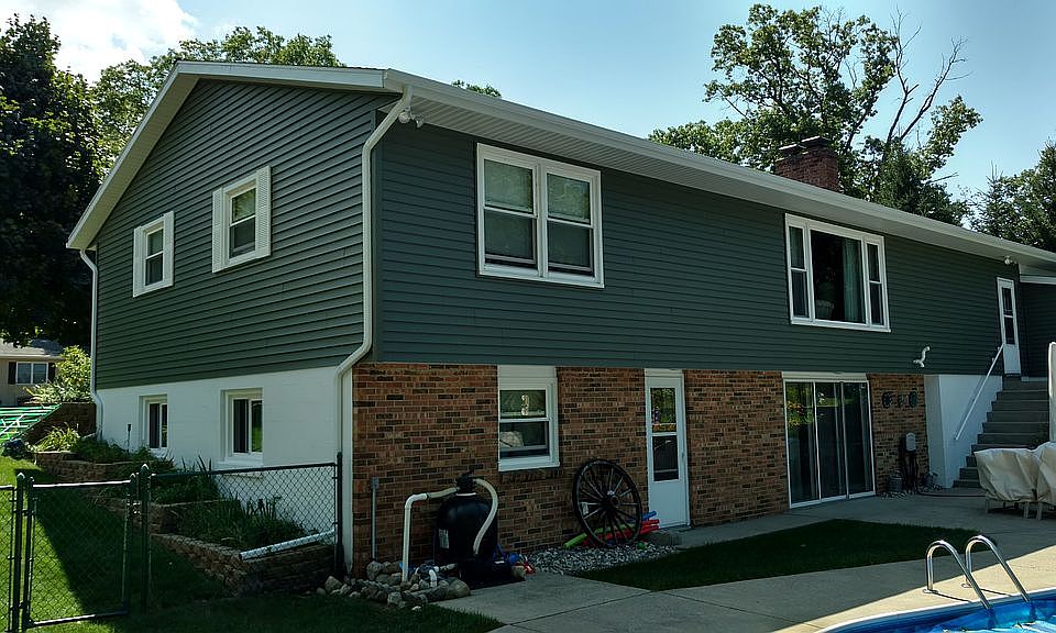 2nd image of 2106 Moulton Ave