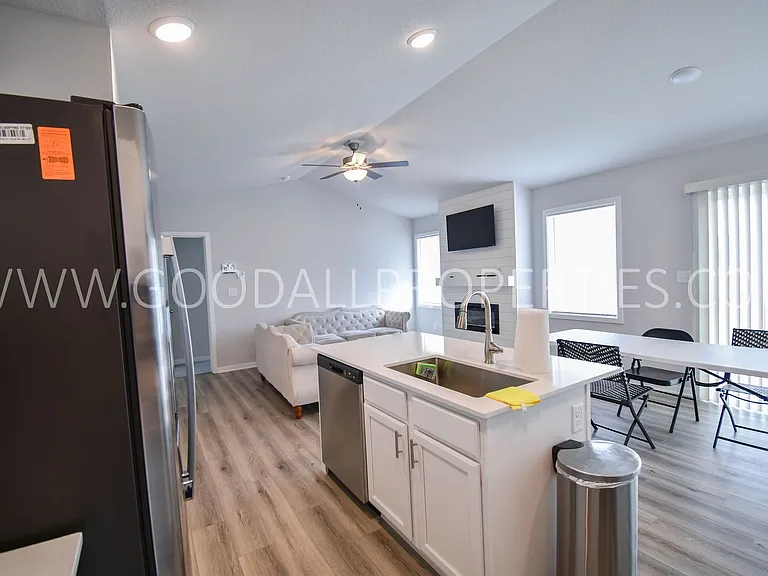 18203 Alpine Dr — Photo 5