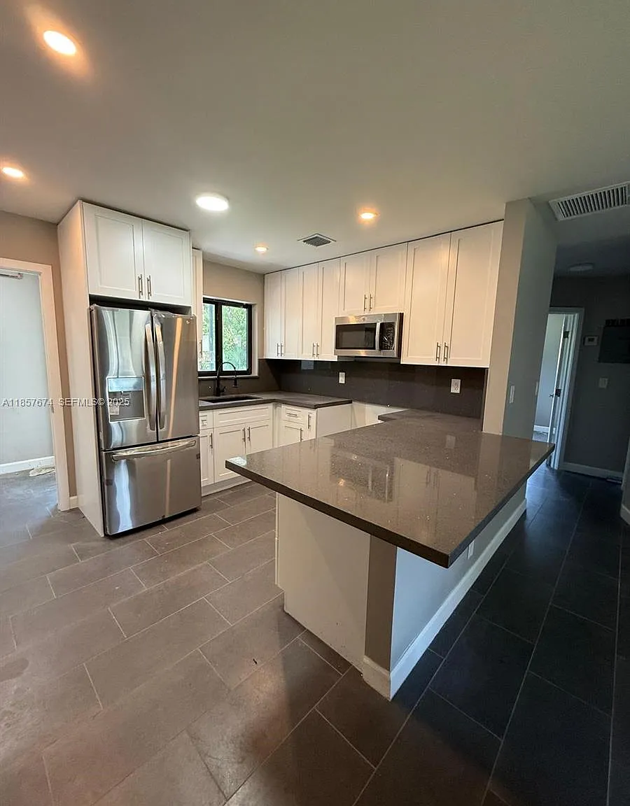 2 bed, 1626 sqft, $2,300 — Photo 3