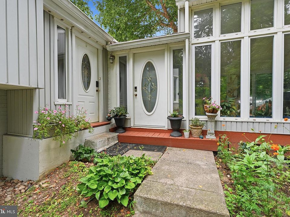 1st image of 1132 Lindsay Ln