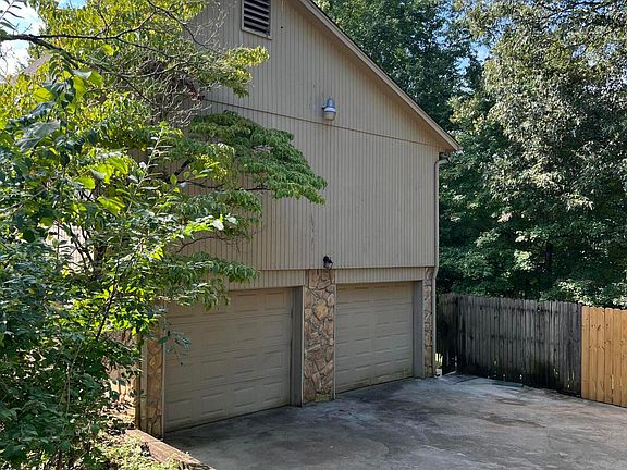 3rd image of 7813 Miken Ln