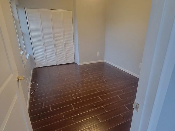 5th image of 215 W Alice Ave