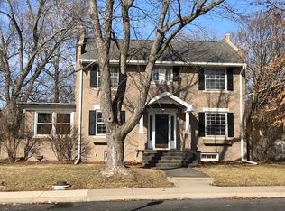 135 W Hanssler Pl, Peoria, IL 61604