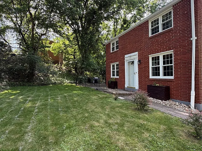 131 Jacob Dr — Photo 2