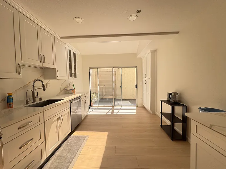 414 Galleria Dr #4 — Photo 13