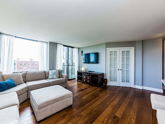 5th image of 345 W Fullerton Pkwy APT 902