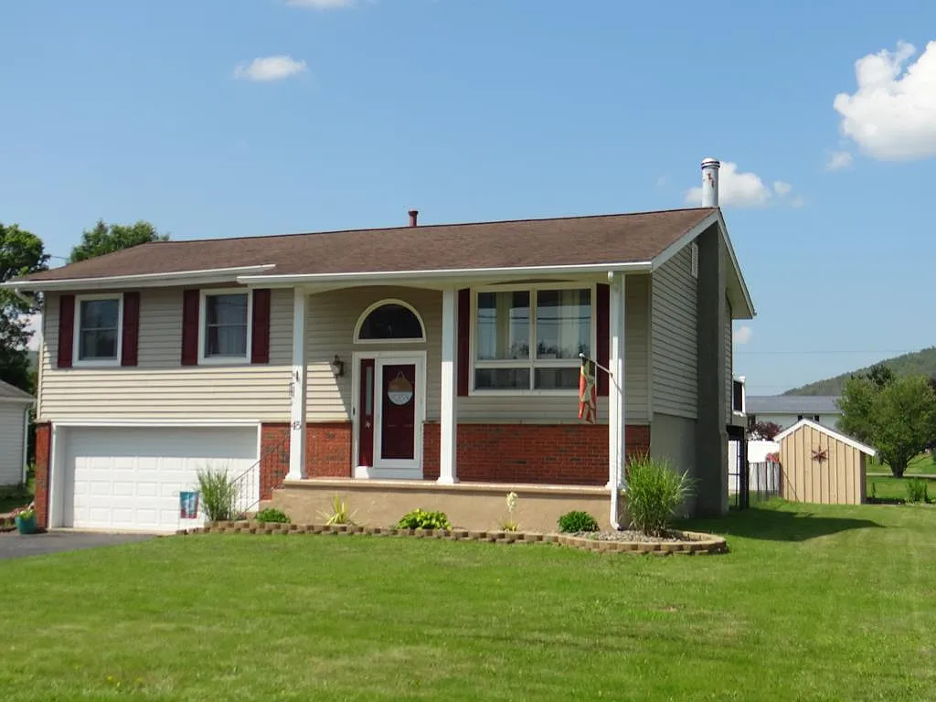 45 Crestview Dr W photo 1