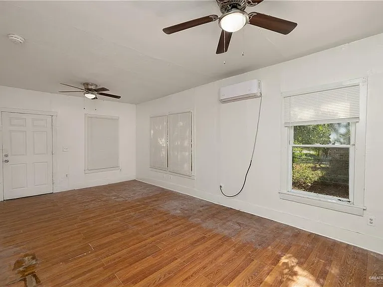 221 W 14th St — Photo 5