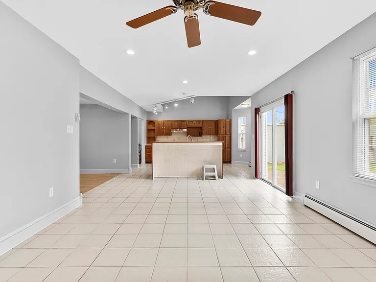 421 Lafayette St — Photo 16