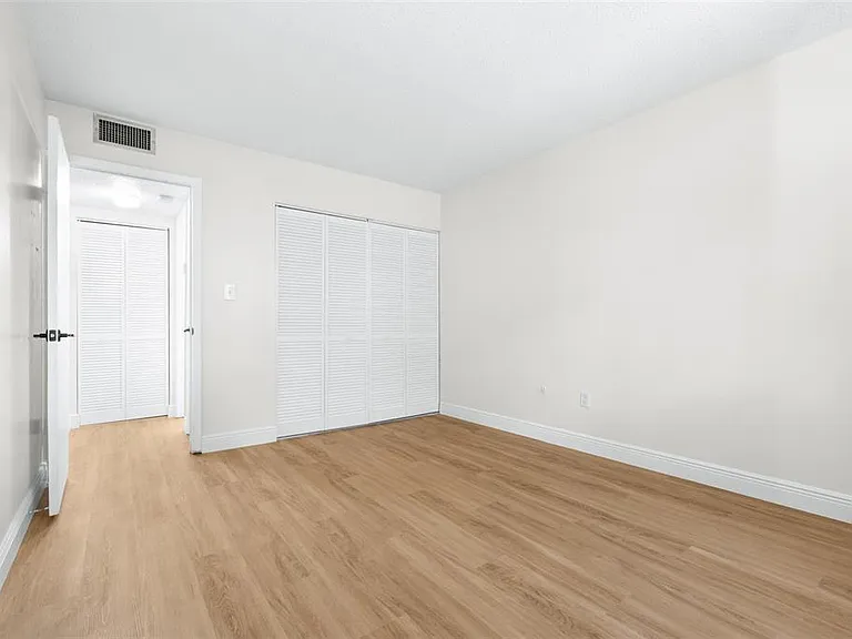 4606 W Gray St #107 — Photo 13