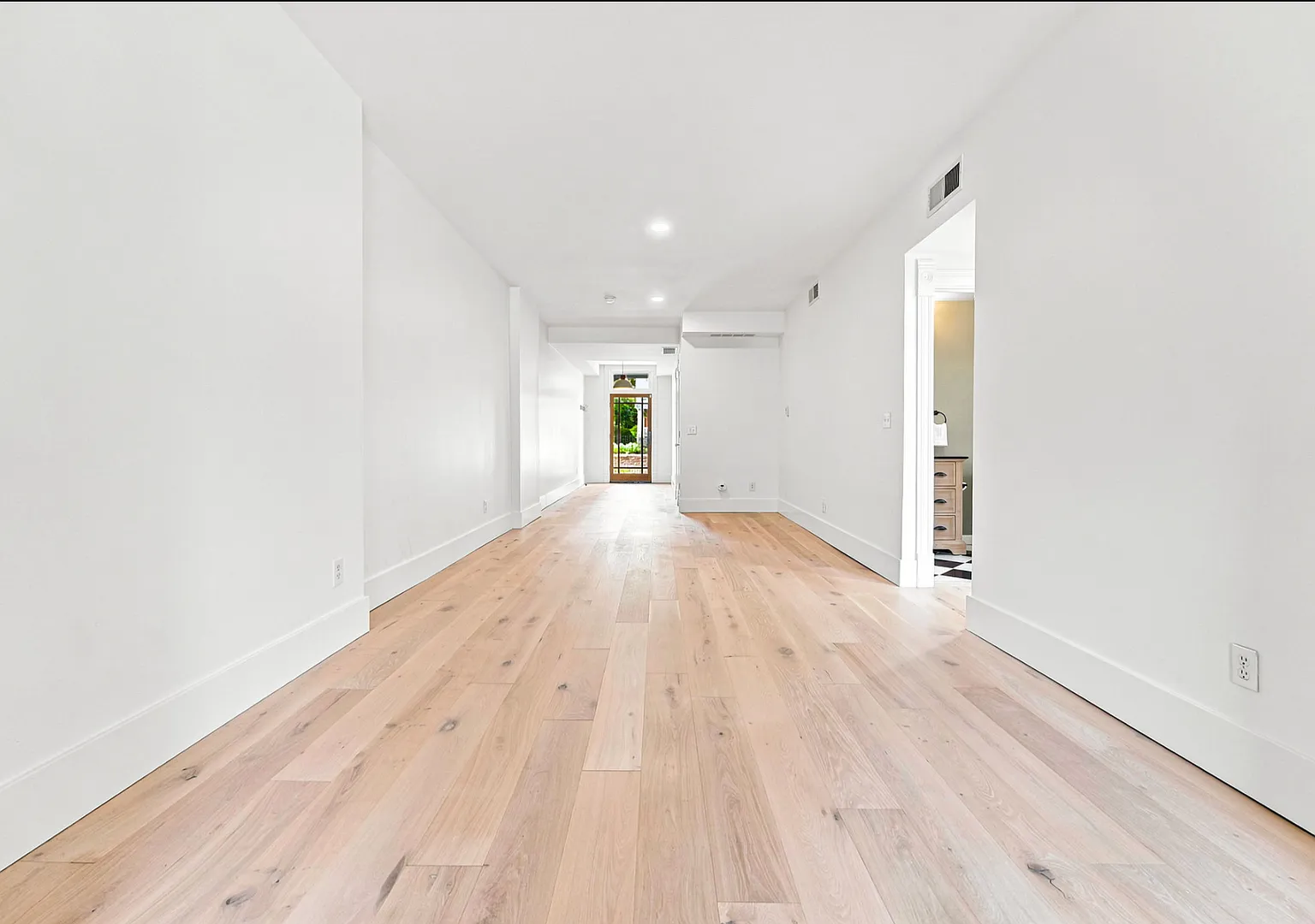 Stylish Completely Remodeled LoHi 2BD/2BA — Photo 3