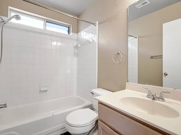 9406 Swans Xing — Photo 15