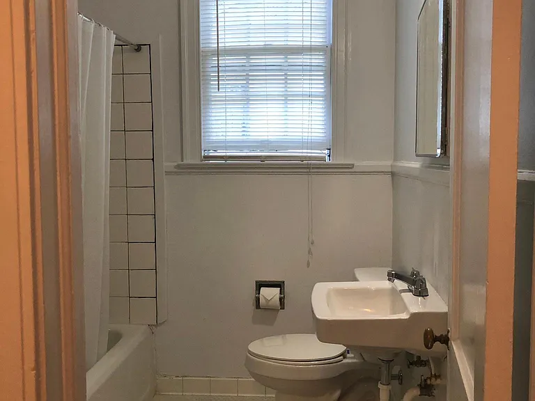 1057 Monroe St — Photo 8