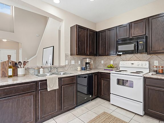 3rd image of 6022 Julians Cove