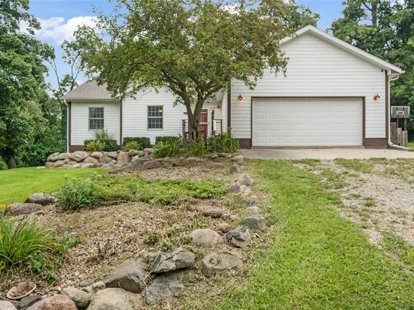 5240 N 67th Ave W, Newton, IA 50208