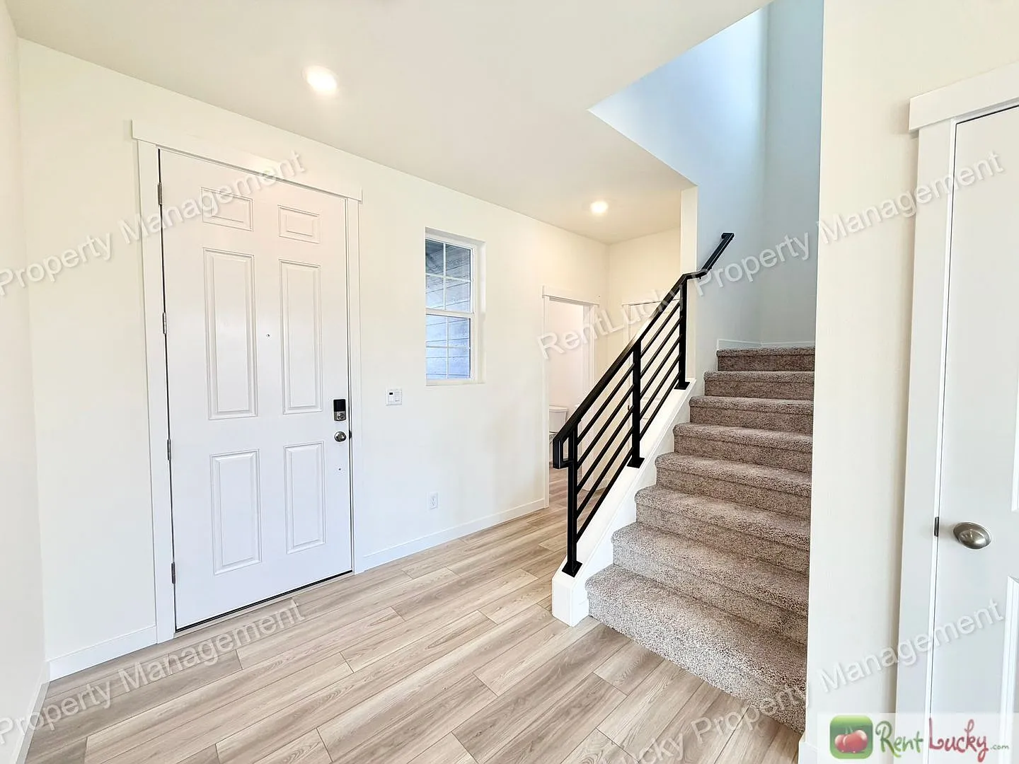 Brand New 4 Bedroom House In Bonney Lake! Private Backyard And Large Layout! — Photo 2
