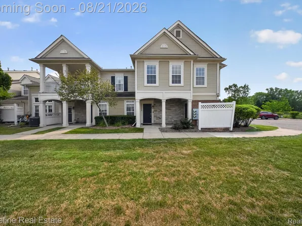 10200 W Midway Ct #102, Walled Lake, MI 48390
