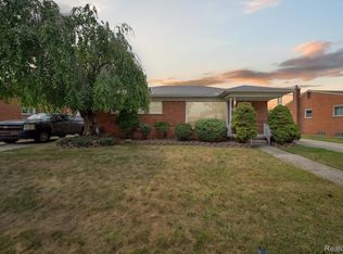 2950 Maxwell St, Trenton, MI 48183