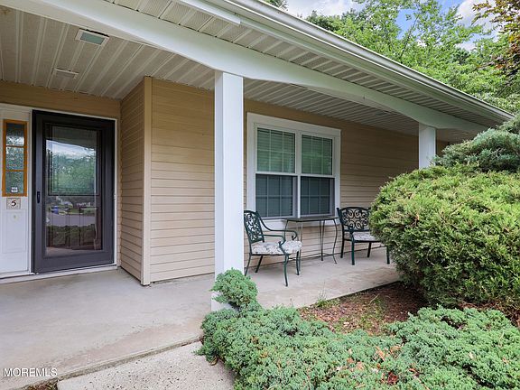 3rd image of 5 Brookdale Court