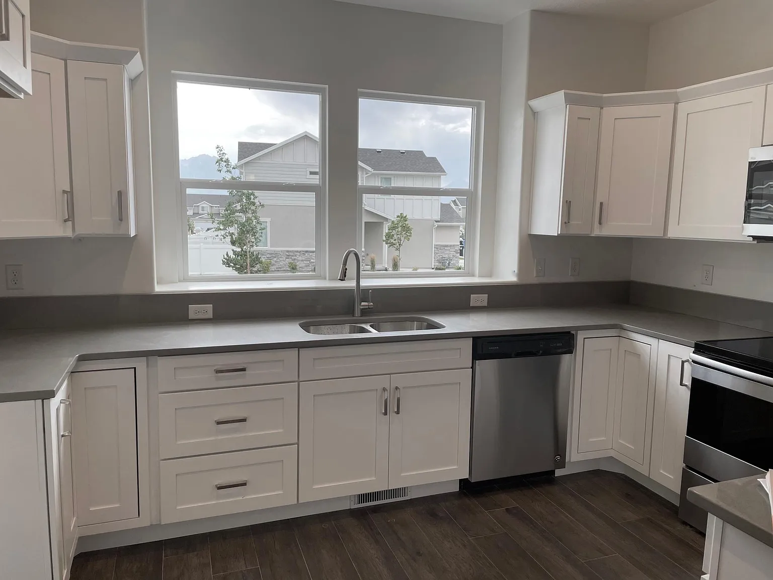 3 bed, 2.5 bath, 1630 sqft, $2,200 — Photo 4