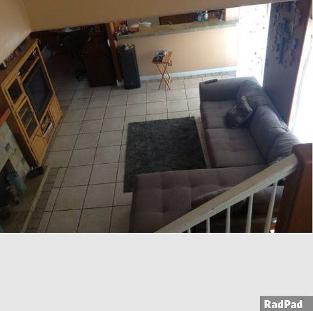 2nd image of 1400 Crespi Dr