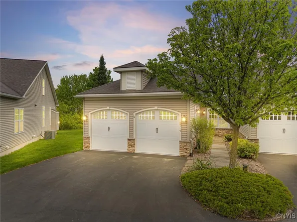 119 Star Gaze Cir, Fayetteville, NY 13066