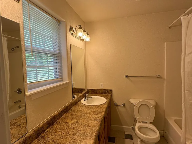 708 Hillside Dr — Photo 16
