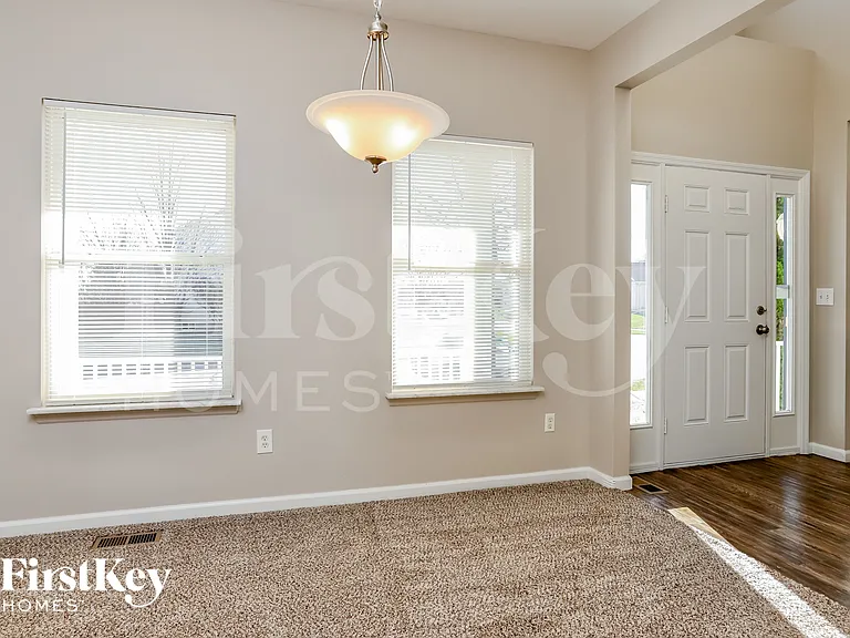 1097 Prince Albert Ct — Photo 7