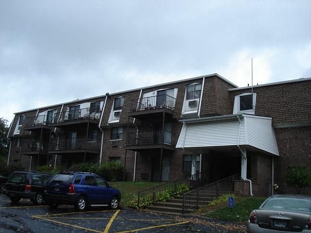 1st image of 750 Quaker Ln