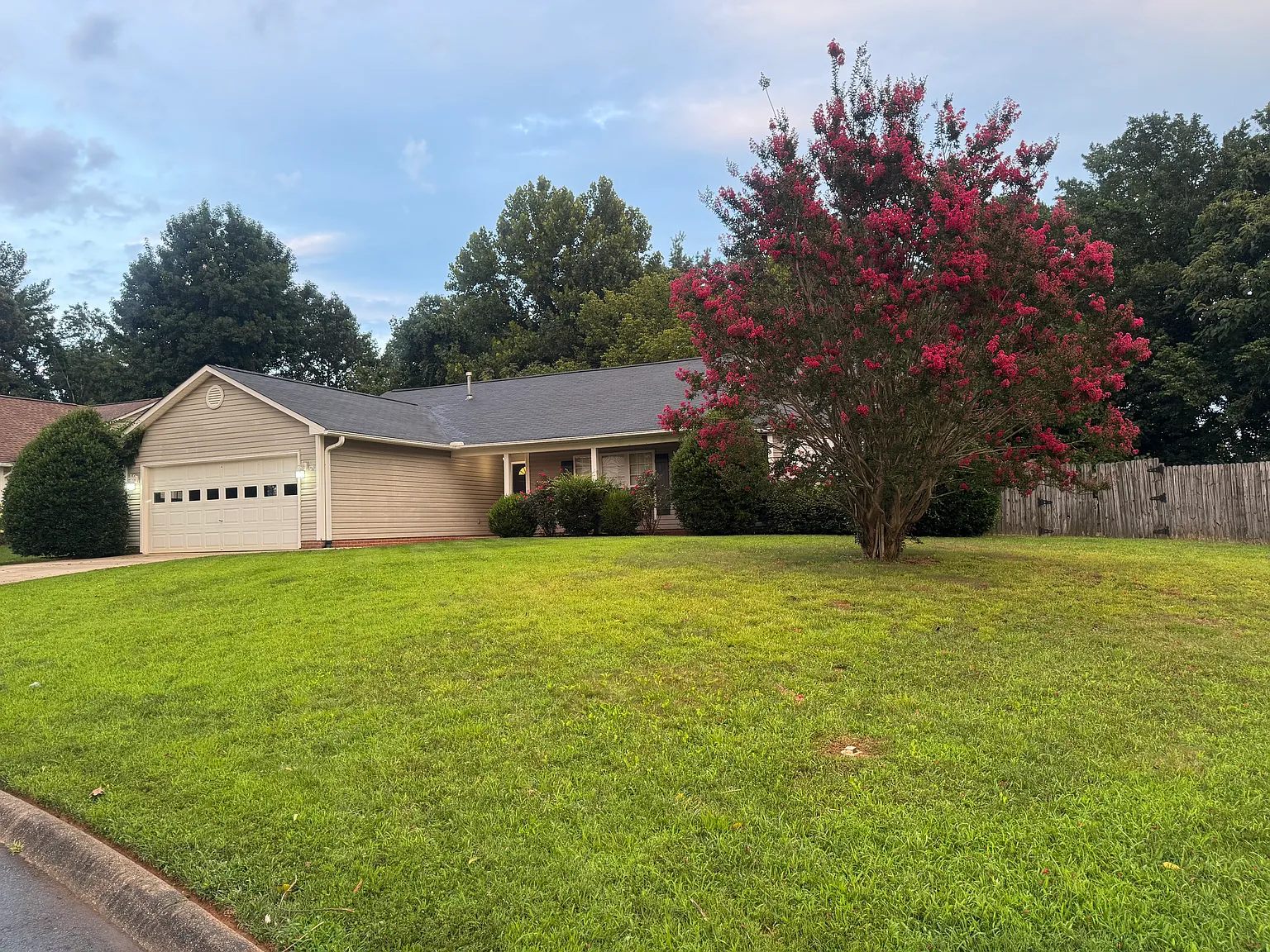 114 Hawks Nest Dr — Photo 1