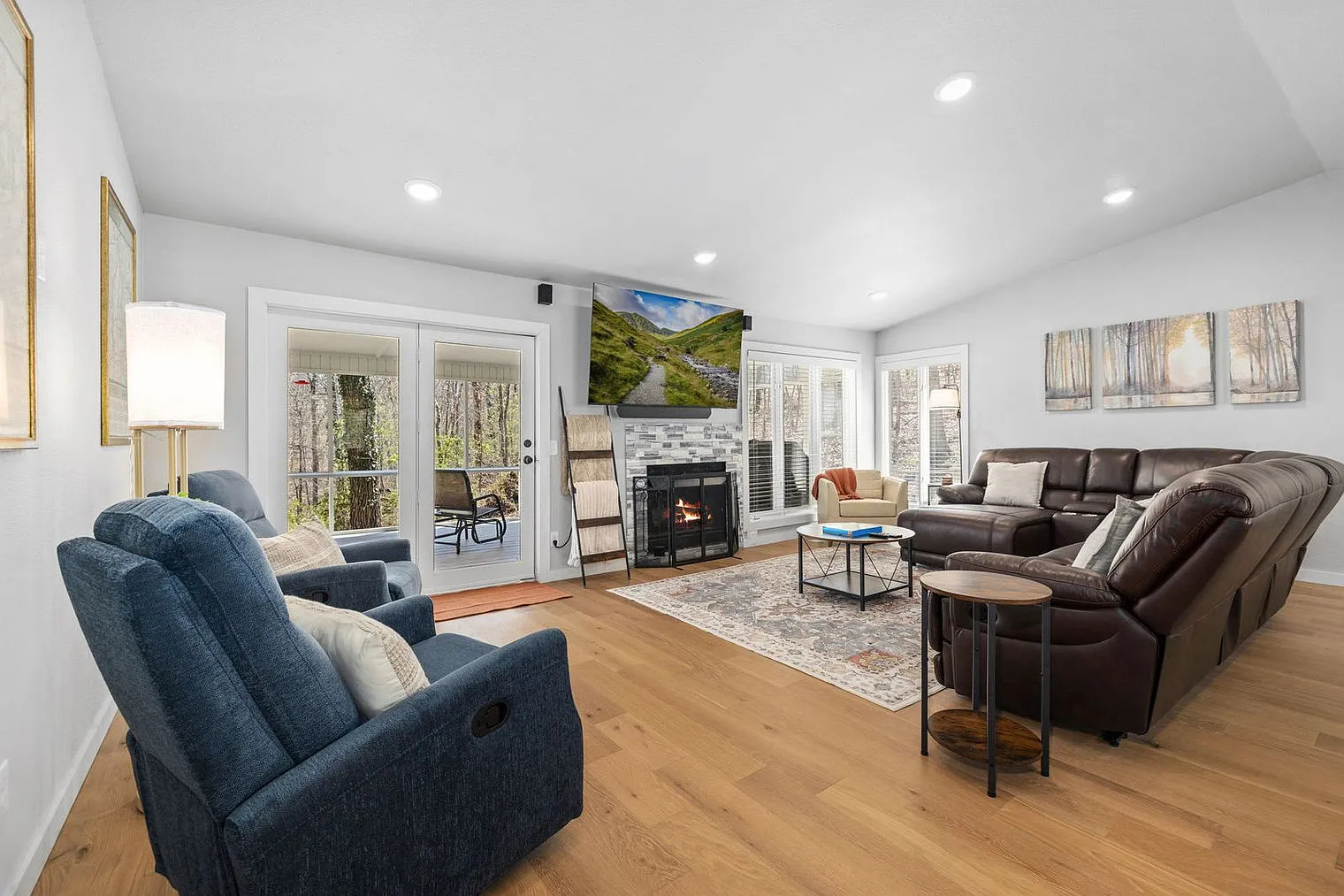 4 bed, 2.0 bath, 2077 sqft, $5,607 — Photo 1