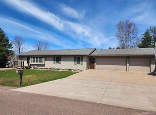 611 Oak Lawn Dr, Hancock, MI 49930