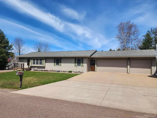 611 Oak Lawn Dr, Hancock, MI 49930