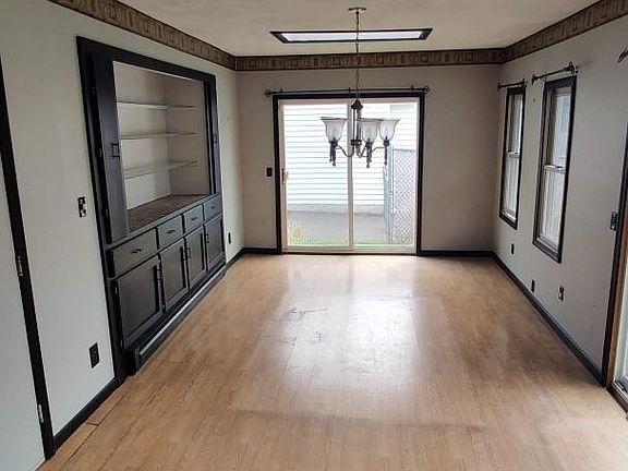 2nd image of 11 Columbine Dr