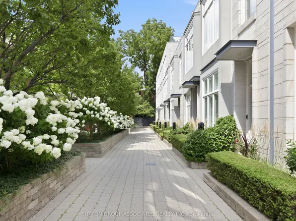 385 Brunswick Ave #Townhouse 9, Toronto, ON M5R 3R1