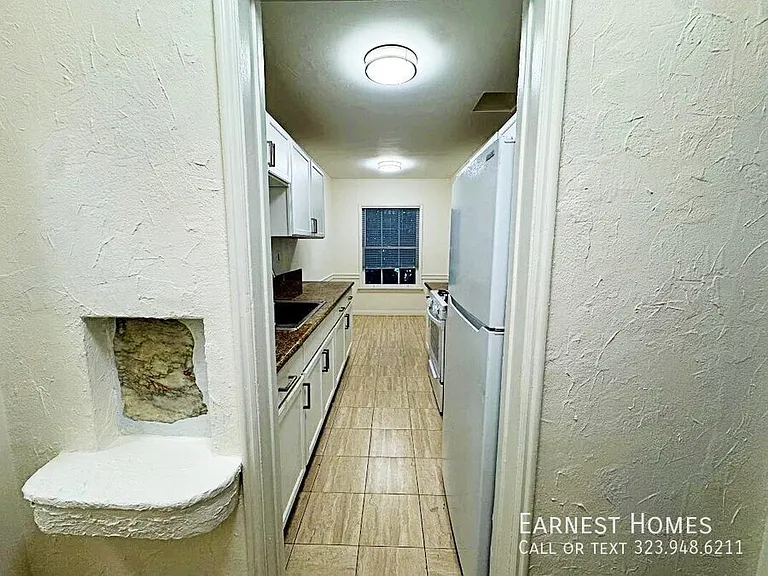 127 N Doheny Dr #127.5 — Photo 8