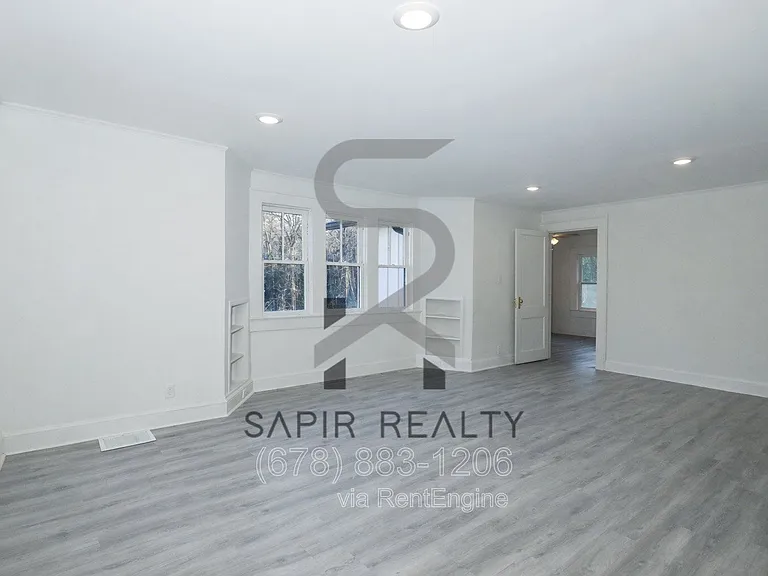 1026 Lynhurst Dr SW — Photo 3