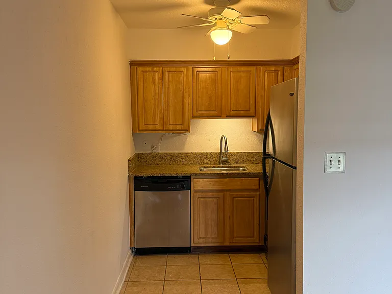 3119 W Deleon St #11 — Photo 10