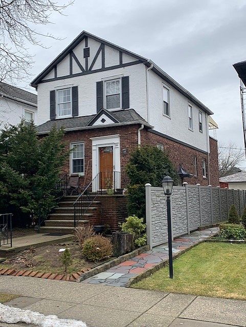 2nd image of 130 Exeter St