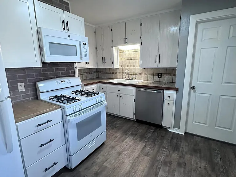 837 W Moore Ave — Photo 32