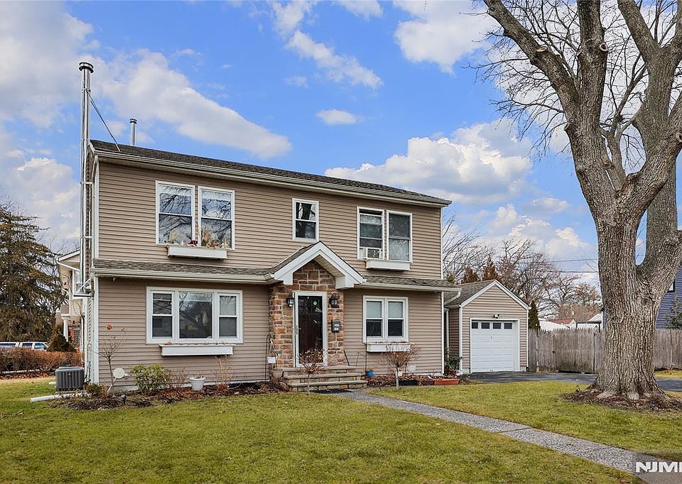 1st image of 181 Allen St