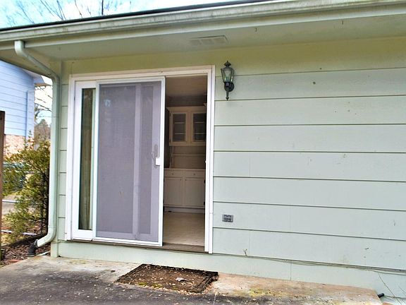 2nd image of 7131 Holland Ln