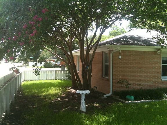 2nd image of 141 E Scotland Dr