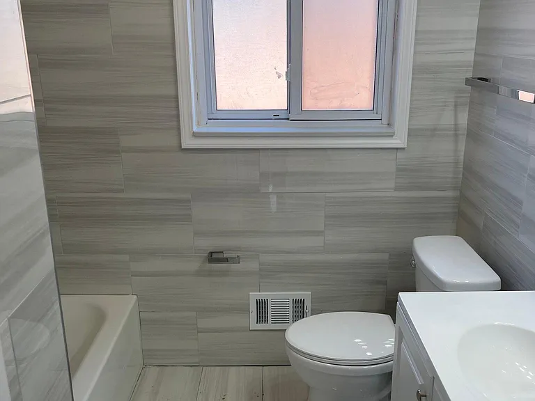 26325 Notre Dame St — Photo 7