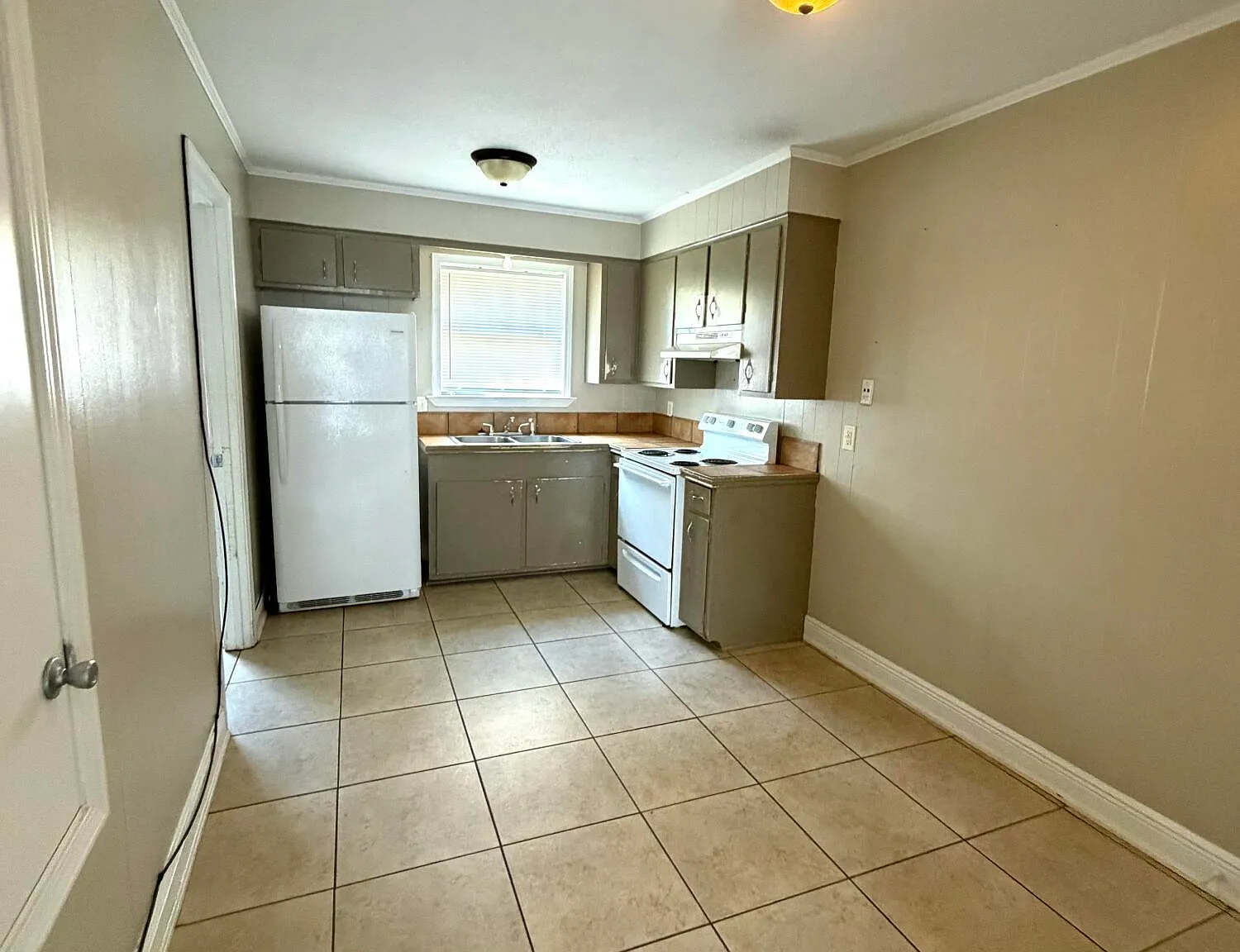2 bed, 1.5 bath, 1200 sqft, $1,200 — Photo 3