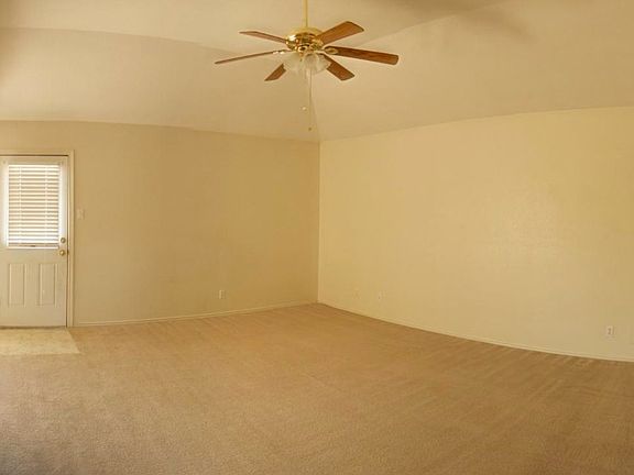 002_Living Room_08092022