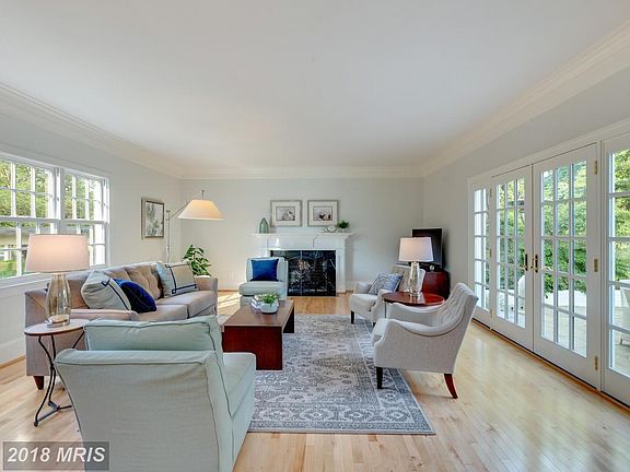 LARGER ROOMS THAN MOST IN THE NEIGHBORHOOD!