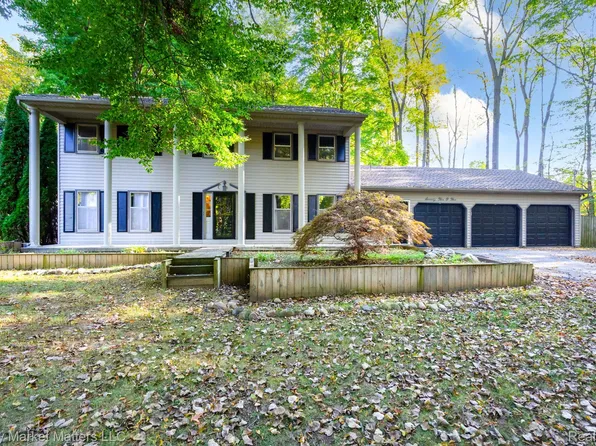 7505 Falling Leaf Ct, Flushing, MI 48433