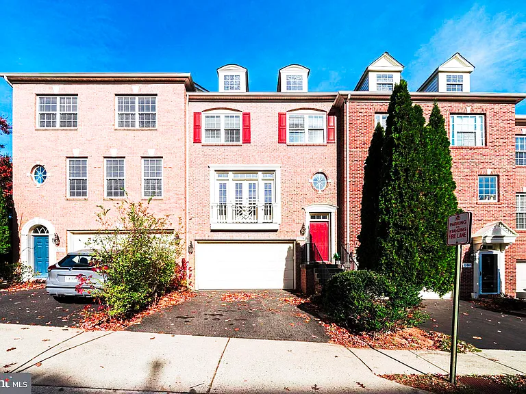 12004 Grenshaw Dr — Photo 2