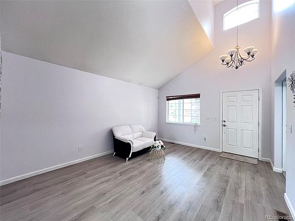 3rd image of 16184 E Hinsdale Avenue